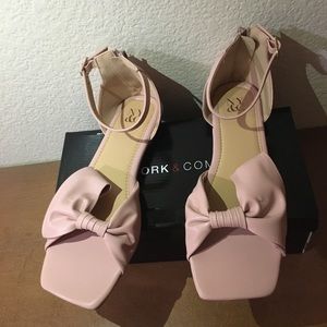 New York Company HART FLAT. Blush 10
